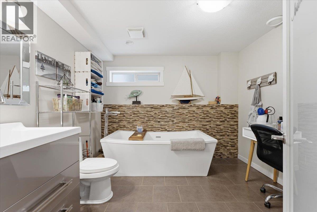 309 Killarney Way, Vernon, BC - Indoor Photo Showing Bathroom