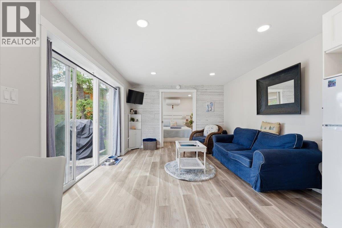 309 Killarney Way, Vernon, BC - Indoor Photo Showing Living Room