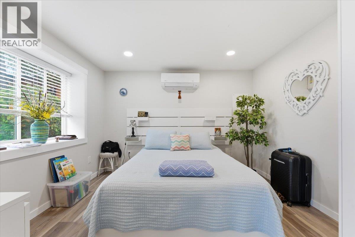309 Killarney Way, Vernon, BC - Indoor Photo Showing Bedroom