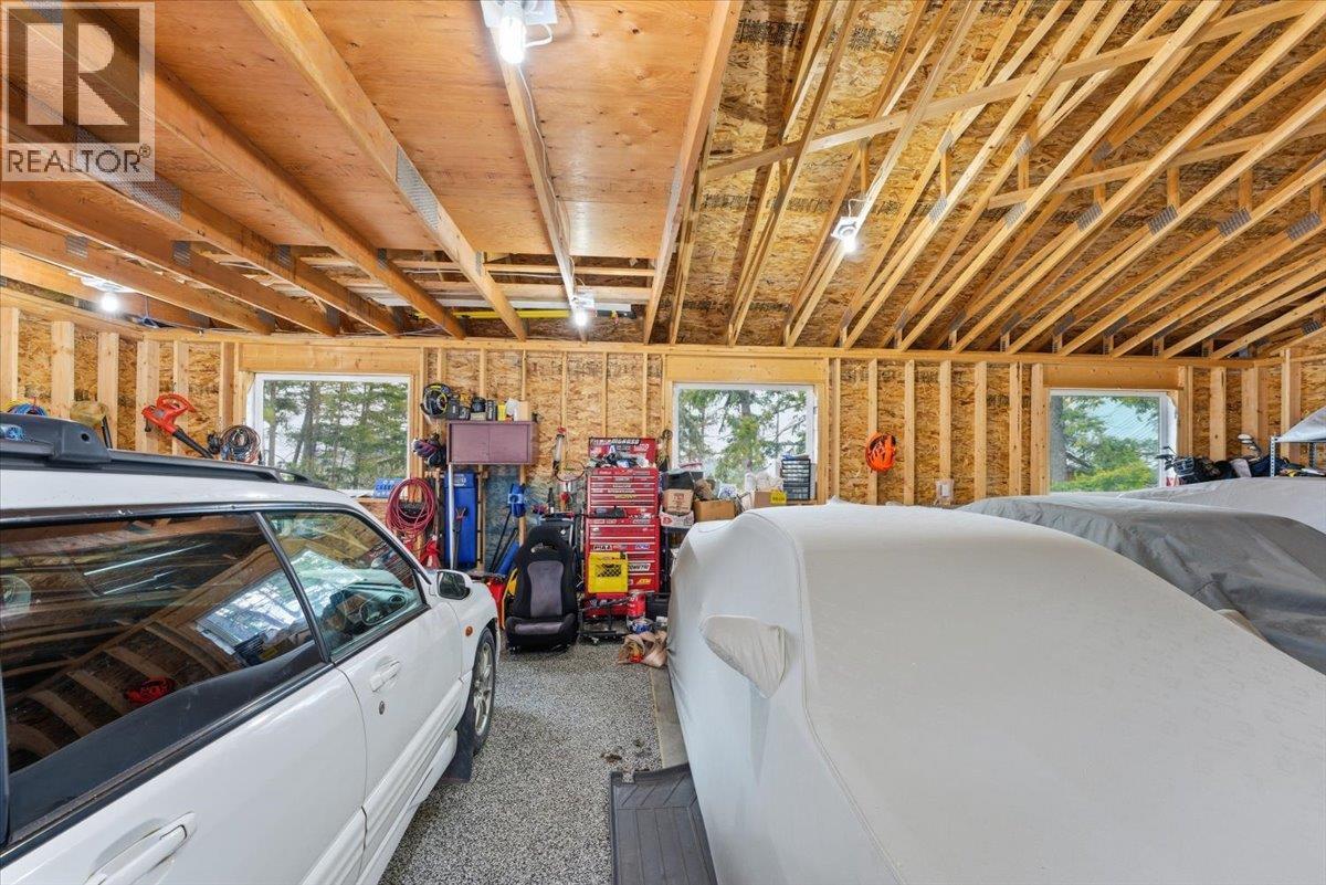 309 Killarney Way, Vernon, BC - Indoor Photo Showing Garage