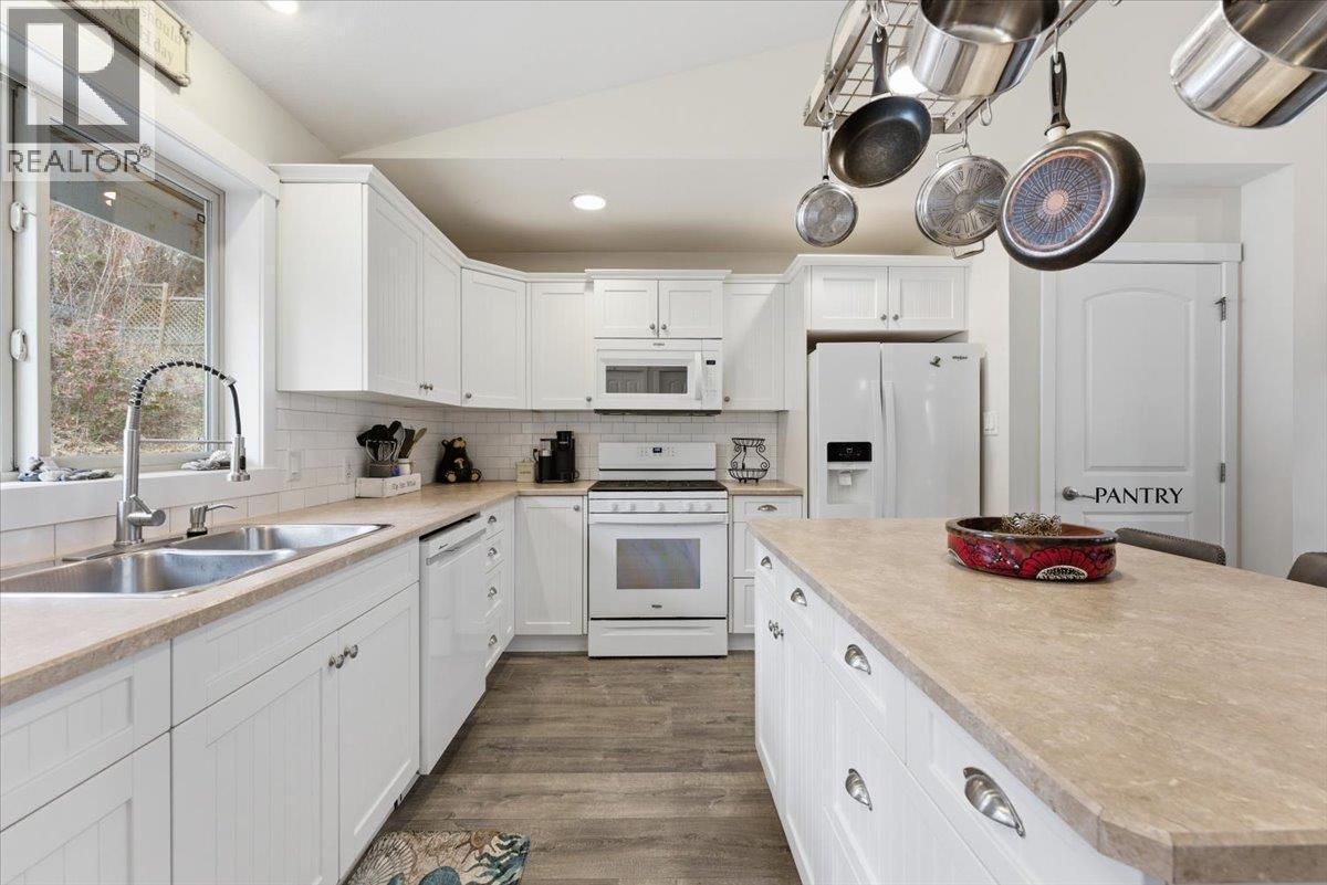 309 Killarney Way, Vernon, BC - Indoor Photo Showing Kitchen With Double Sink