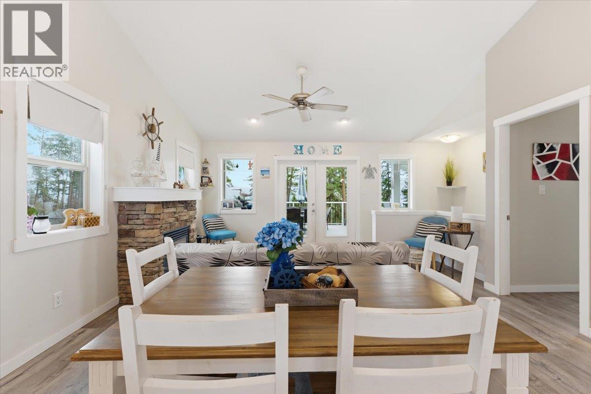 309 Killarney Way, Vernon, BC - Indoor Photo Showing Dining Room