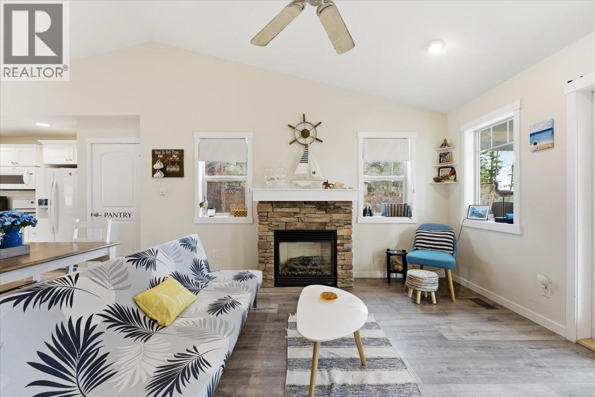 309 Killarney Way, Vernon, BC - Indoor Photo Showing Living Room With Fireplace