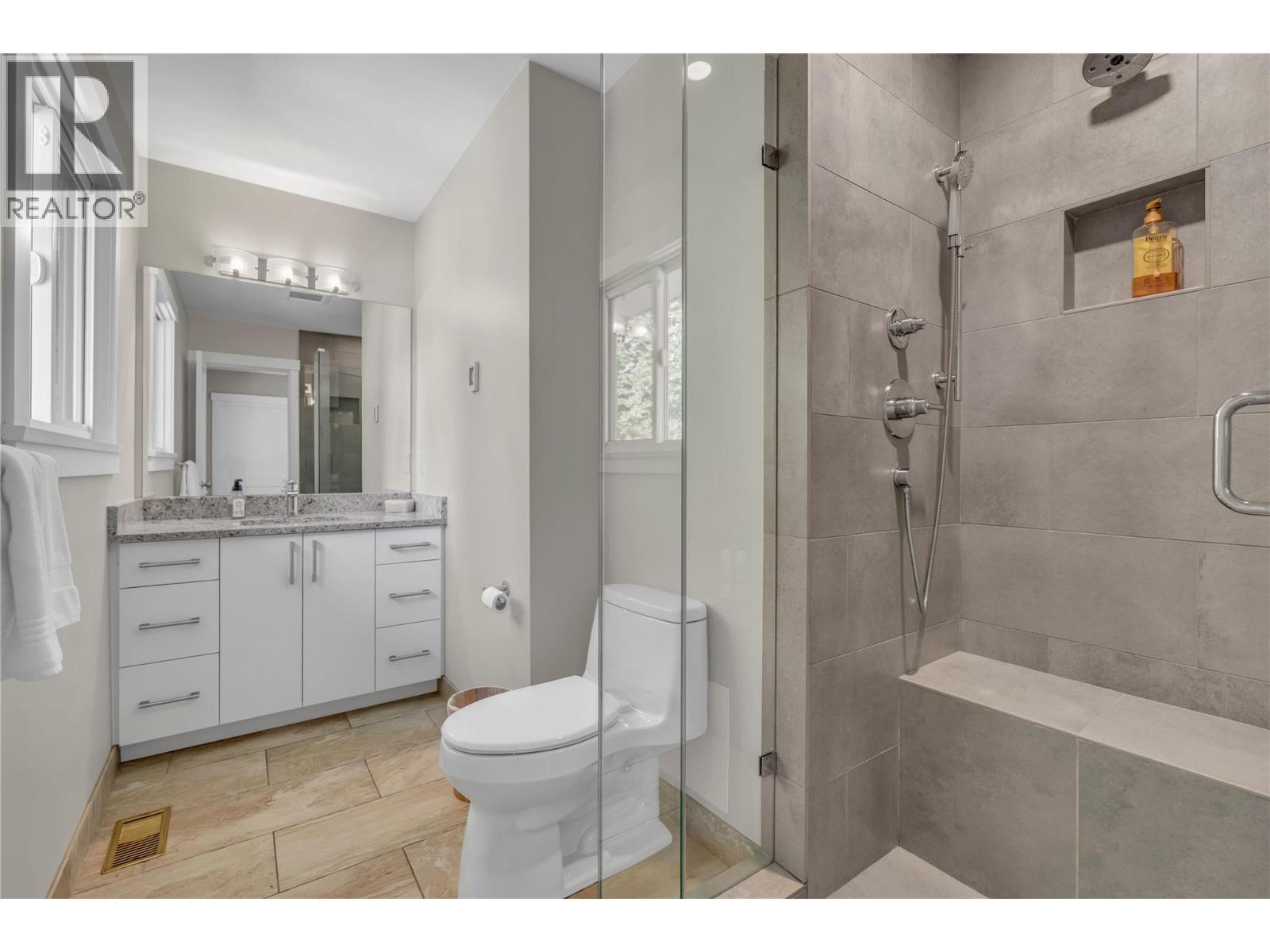 1213 Lambert Drive, Penticton, BC - Indoor Photo Showing Bathroom