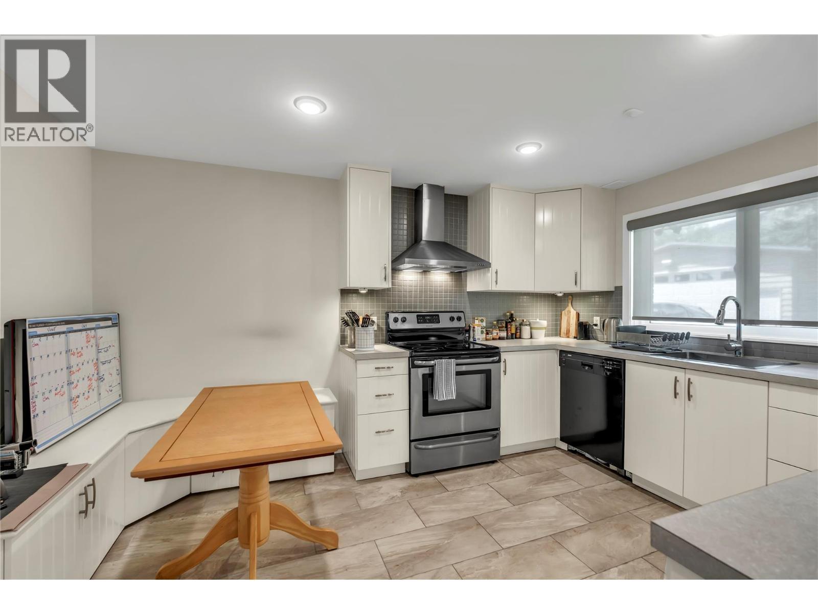 1213 Lambert Drive, Penticton, BC - Indoor Photo Showing Kitchen With Double Sink