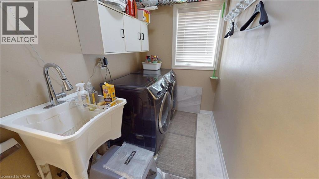 6466 Lisgar Drive, Mississauga, ON - Indoor Photo Showing Laundry Room