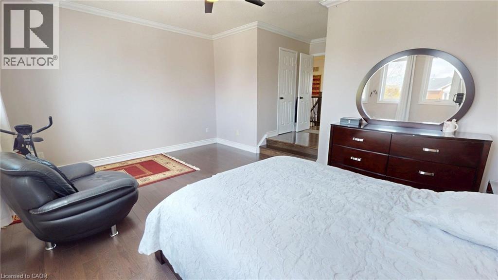 6466 Lisgar Drive, Mississauga, ON - Indoor Photo Showing Bedroom