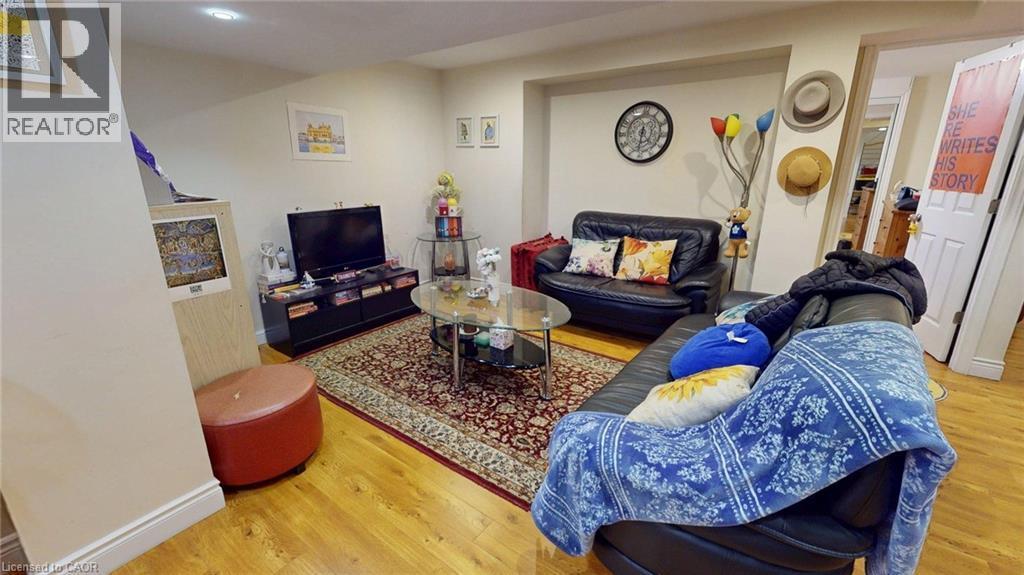 6466 Lisgar Drive, Mississauga, ON - Indoor Photo Showing Living Room