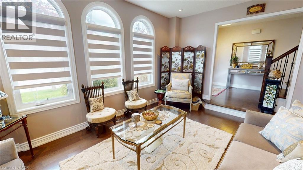6466 Lisgar Drive, Mississauga, ON - Indoor Photo Showing Living Room
