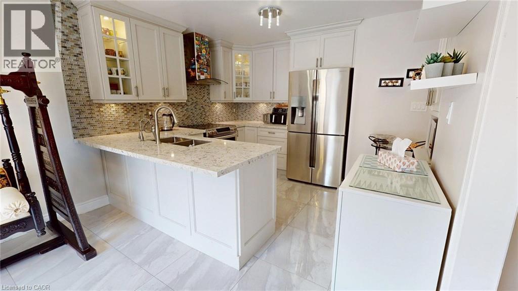 6466 Lisgar Drive, Mississauga, ON - Indoor Photo Showing Kitchen