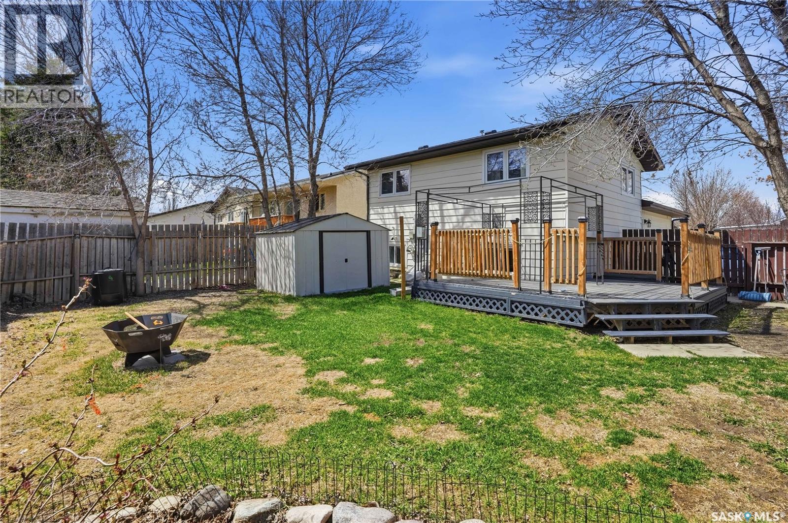 6831 Whelan Drive, Regina, SK - Outdoor