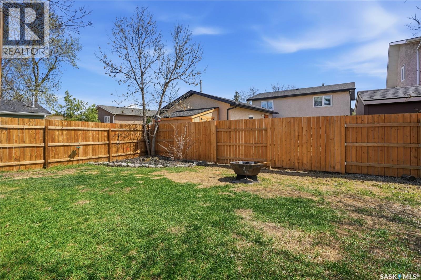 6831 Whelan Drive, Regina, SK - Outdoor