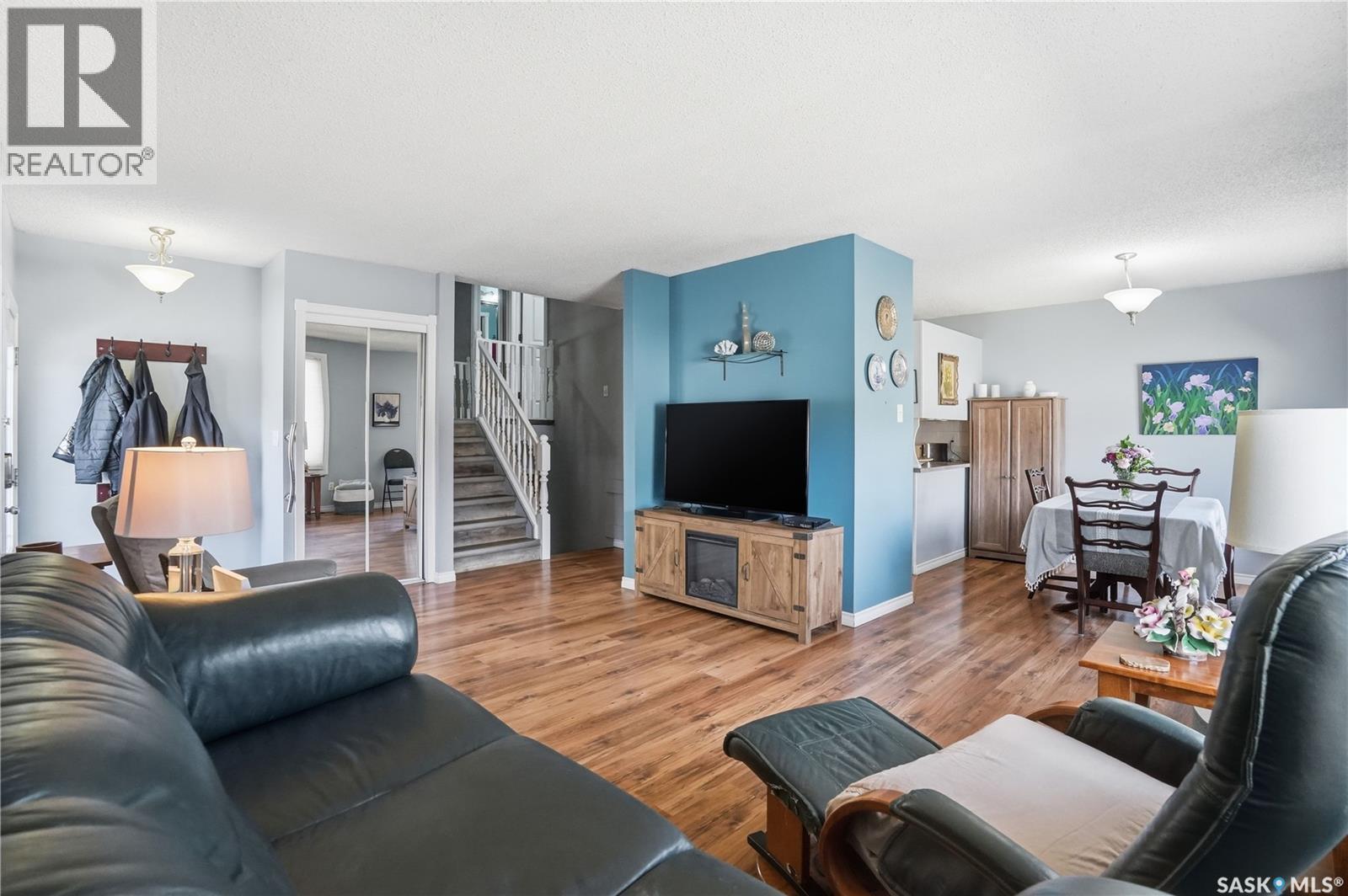 6831 Whelan Drive, Regina, SK - Indoor Photo Showing Living Room