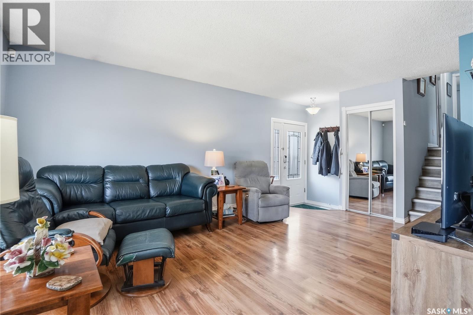 6831 Whelan Drive, Regina, SK - Indoor Photo Showing Living Room