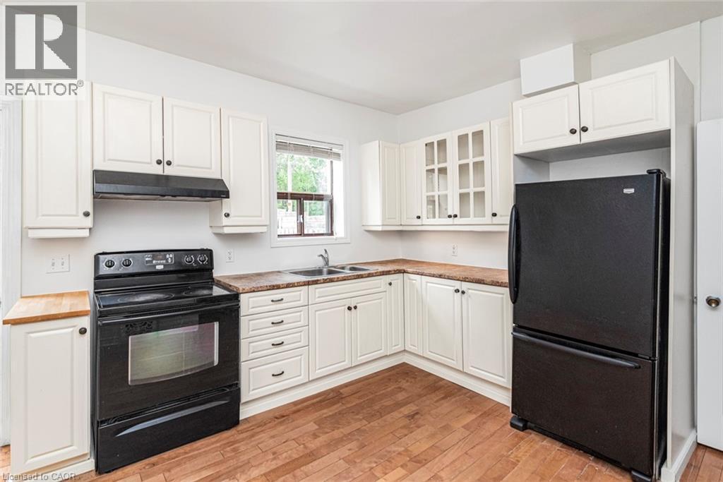 85 Oxford Street, Hamilton, ON - Indoor Photo Showing Kitchen With Double Sink