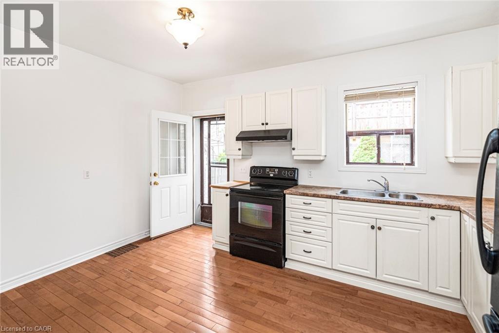 85 Oxford Street, Hamilton, ON - Indoor Photo Showing Kitchen With Double Sink