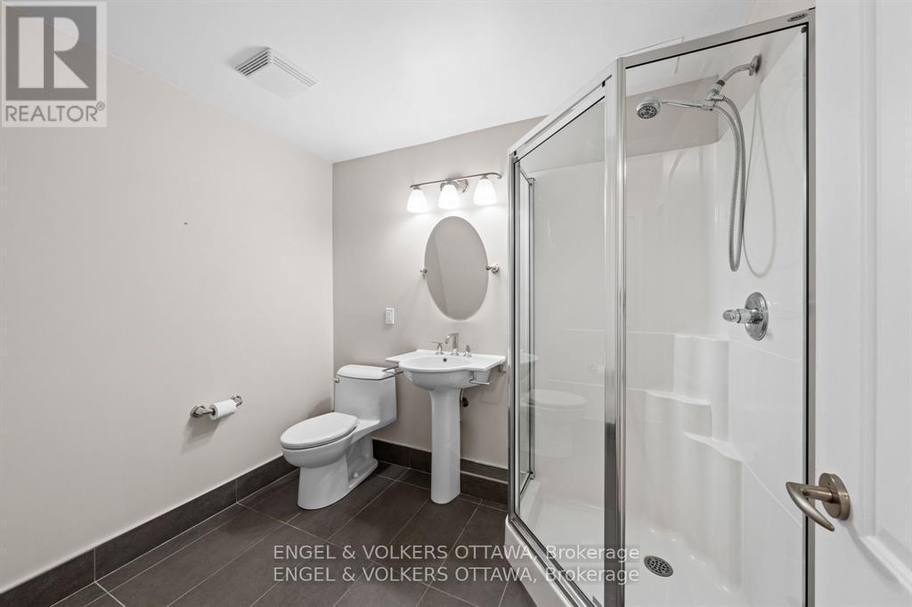 249 Atlantis Avenue, Ottawa, ON - Indoor Photo Showing Bathroom