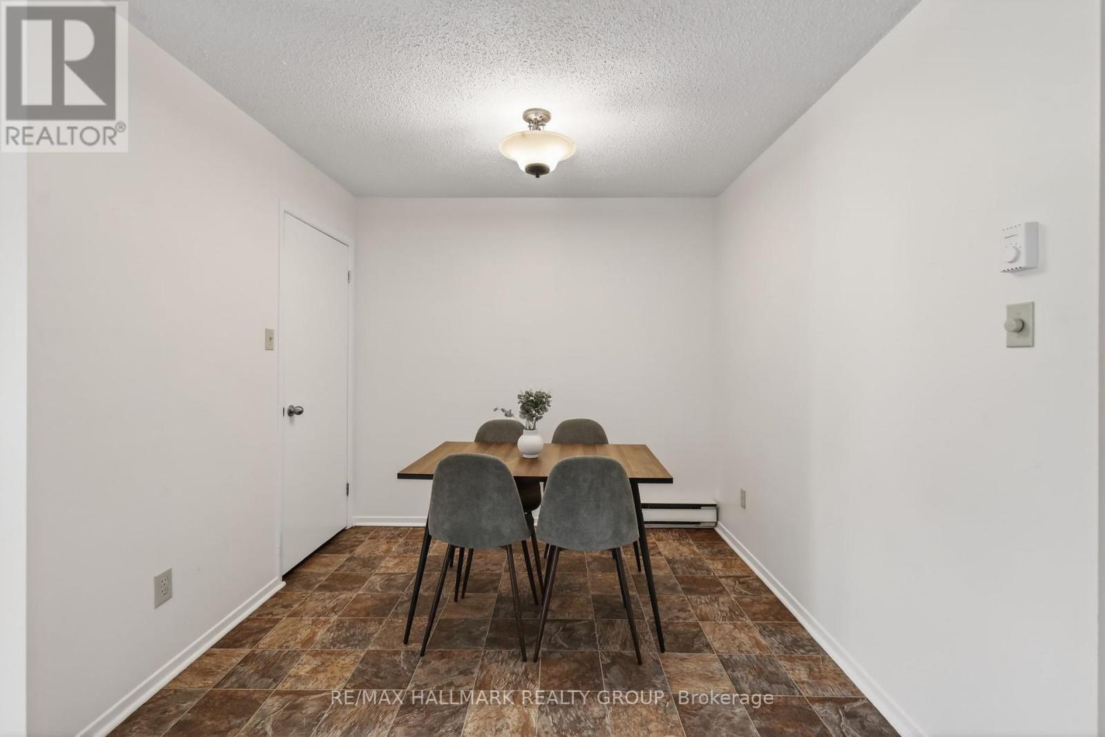 33 Haxby Private, Ottawa, ON - Indoor