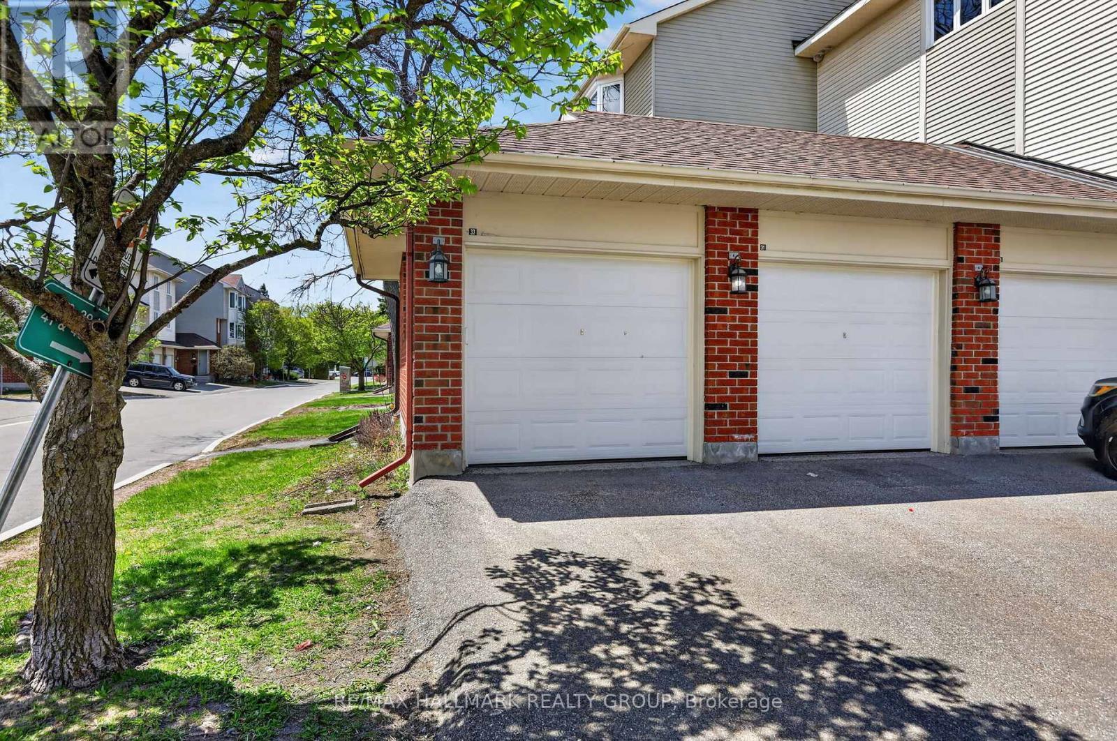 33 Haxby Private, Ottawa, ON - Outdoor