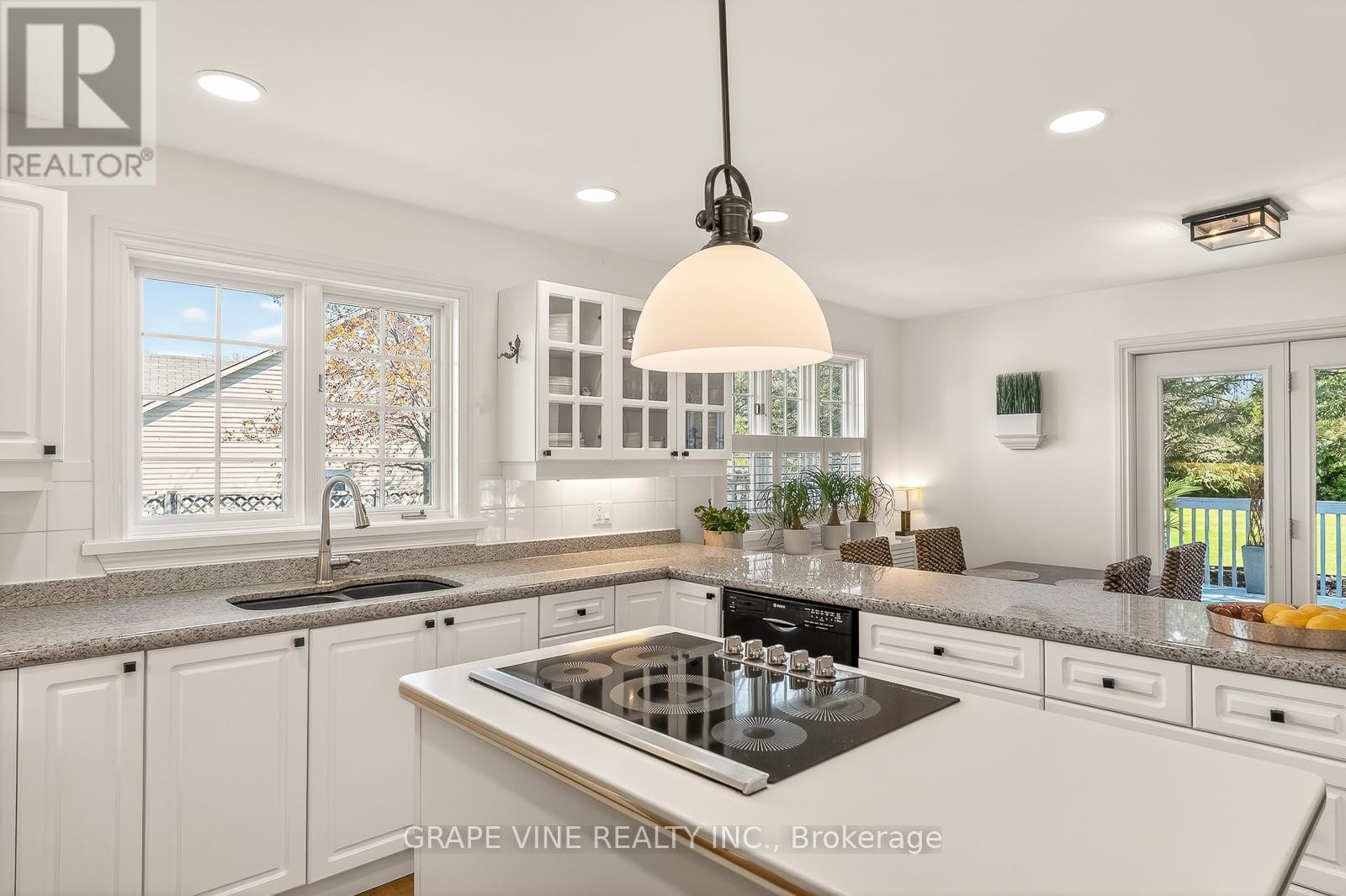 5763 Gowan Gate, Ottawa, ON - Indoor Photo Showing Kitchen