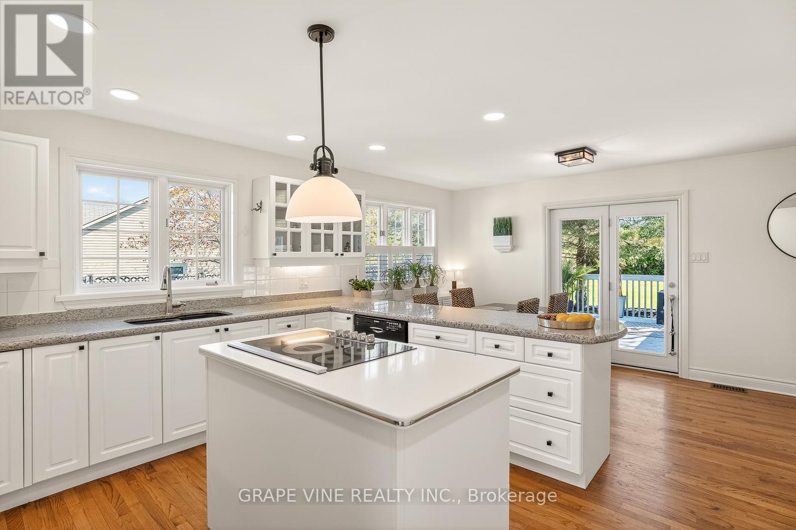 5763 Gowan Gate, Ottawa, ON - Indoor Photo Showing Kitchen