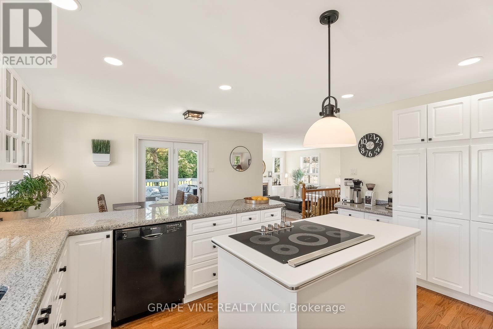 5763 Gowan Gate, Ottawa, ON - Indoor Photo Showing Kitchen