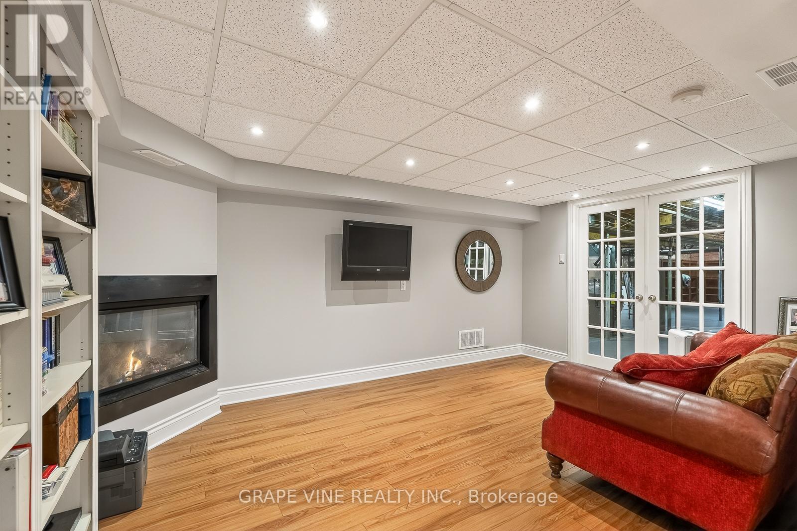 5763 Gowan Gate, Ottawa, ON - Indoor With Fireplace