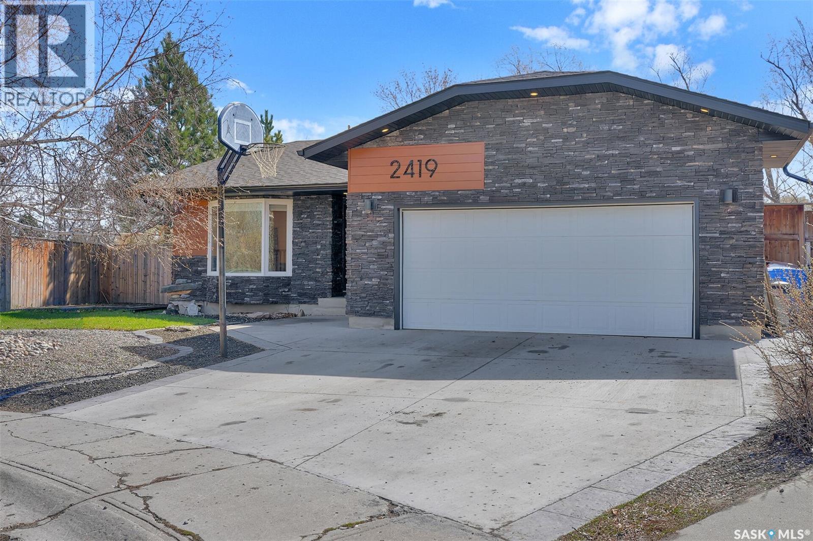 2419 Glamis Place E, Regina, SK - Outdoor