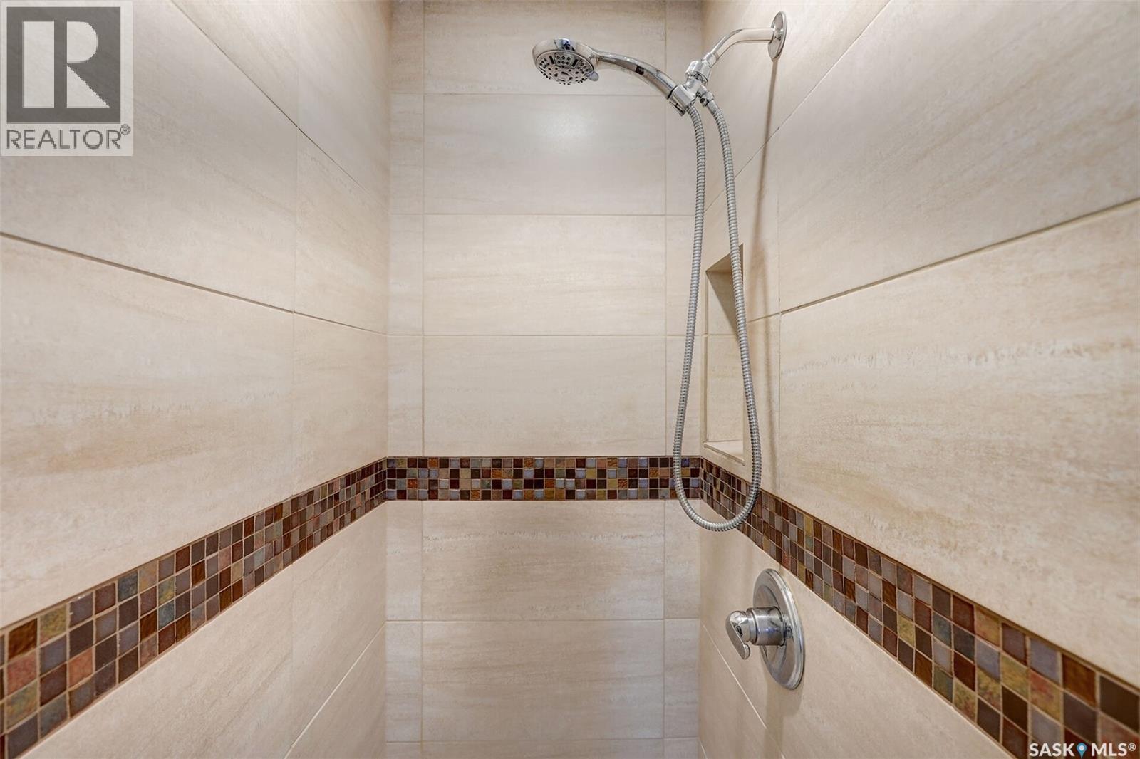 2419 Glamis Place E, Regina, SK - Indoor Photo Showing Bathroom