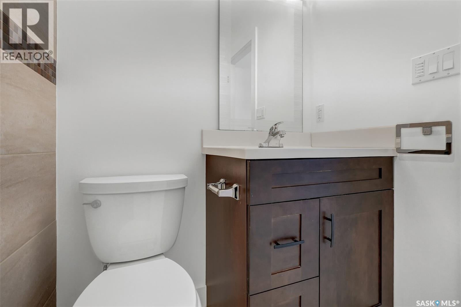 2419 Glamis Place E, Regina, SK - Indoor Photo Showing Bathroom