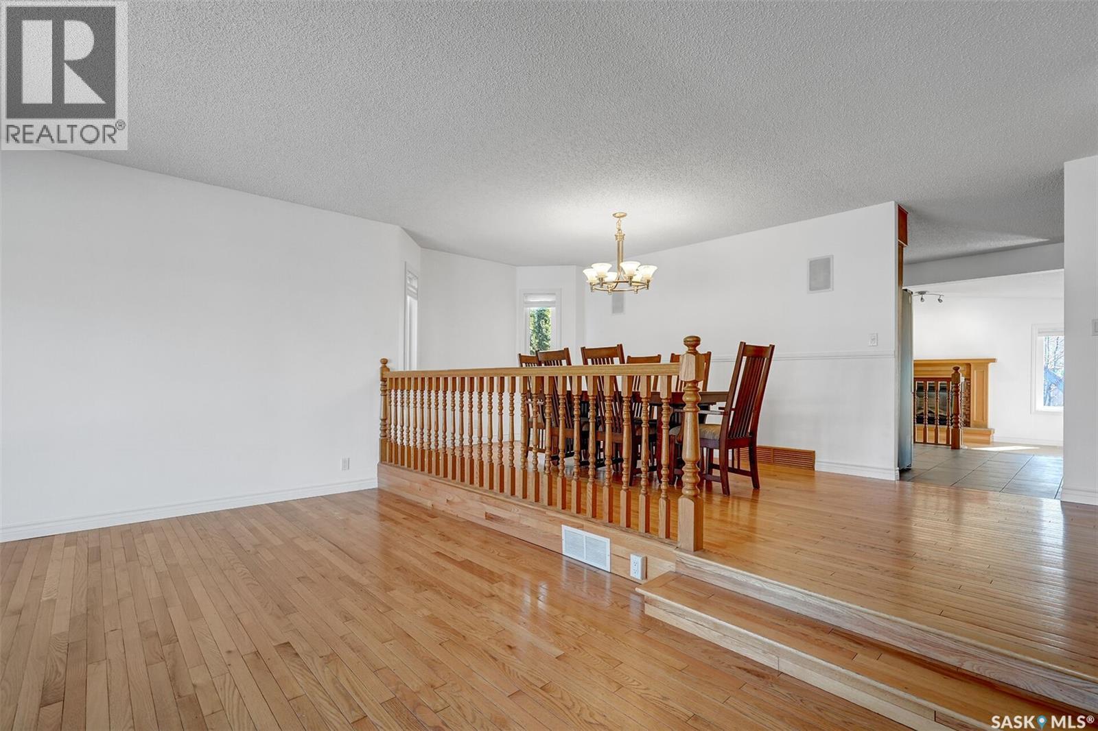 2419 Glamis Place E, Regina, SK - Indoor