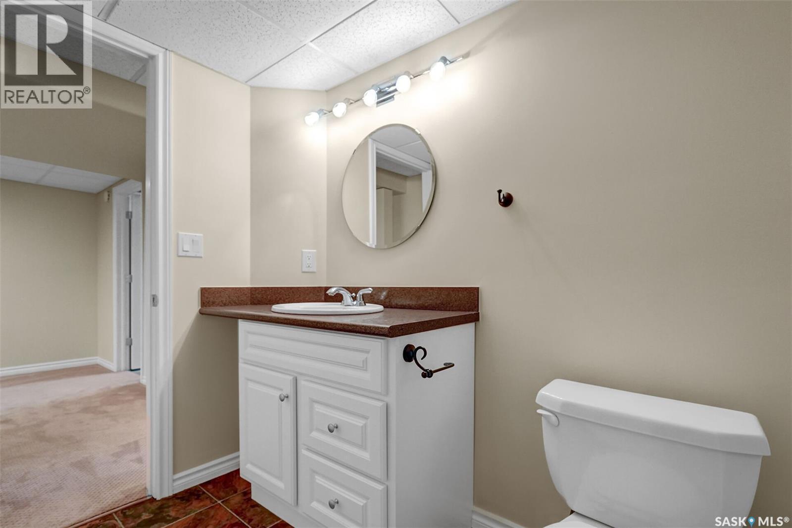 2419 Glamis Place E, Regina, SK - Indoor Photo Showing Bathroom
