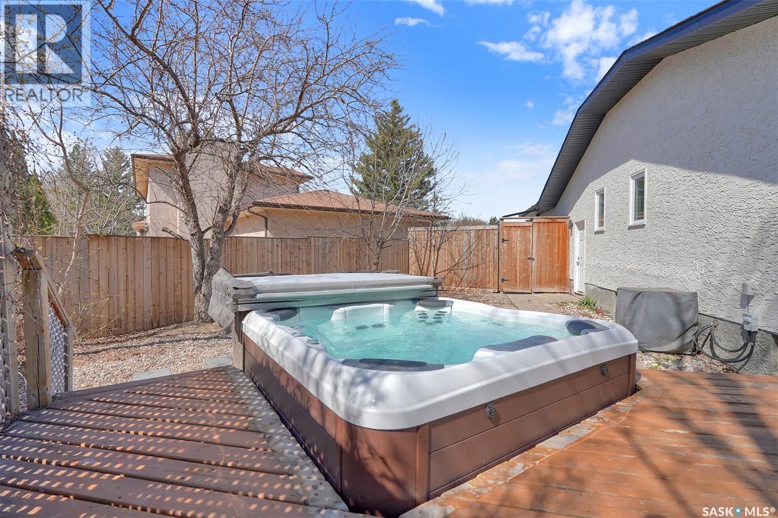 2419 Glamis Place E, Regina, SK - Outdoor