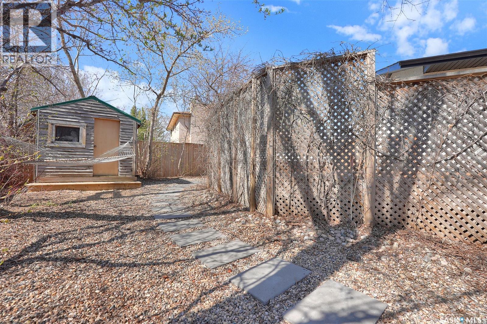 2419 Glamis Place E, Regina, SK - Outdoor