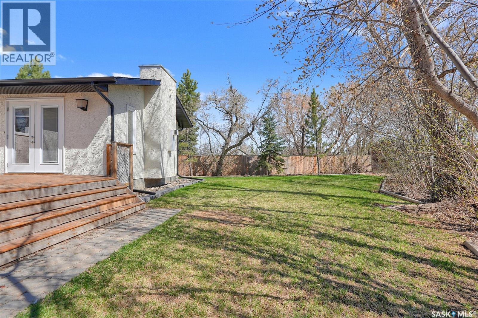2419 Glamis Place E, Regina, SK - Outdoor