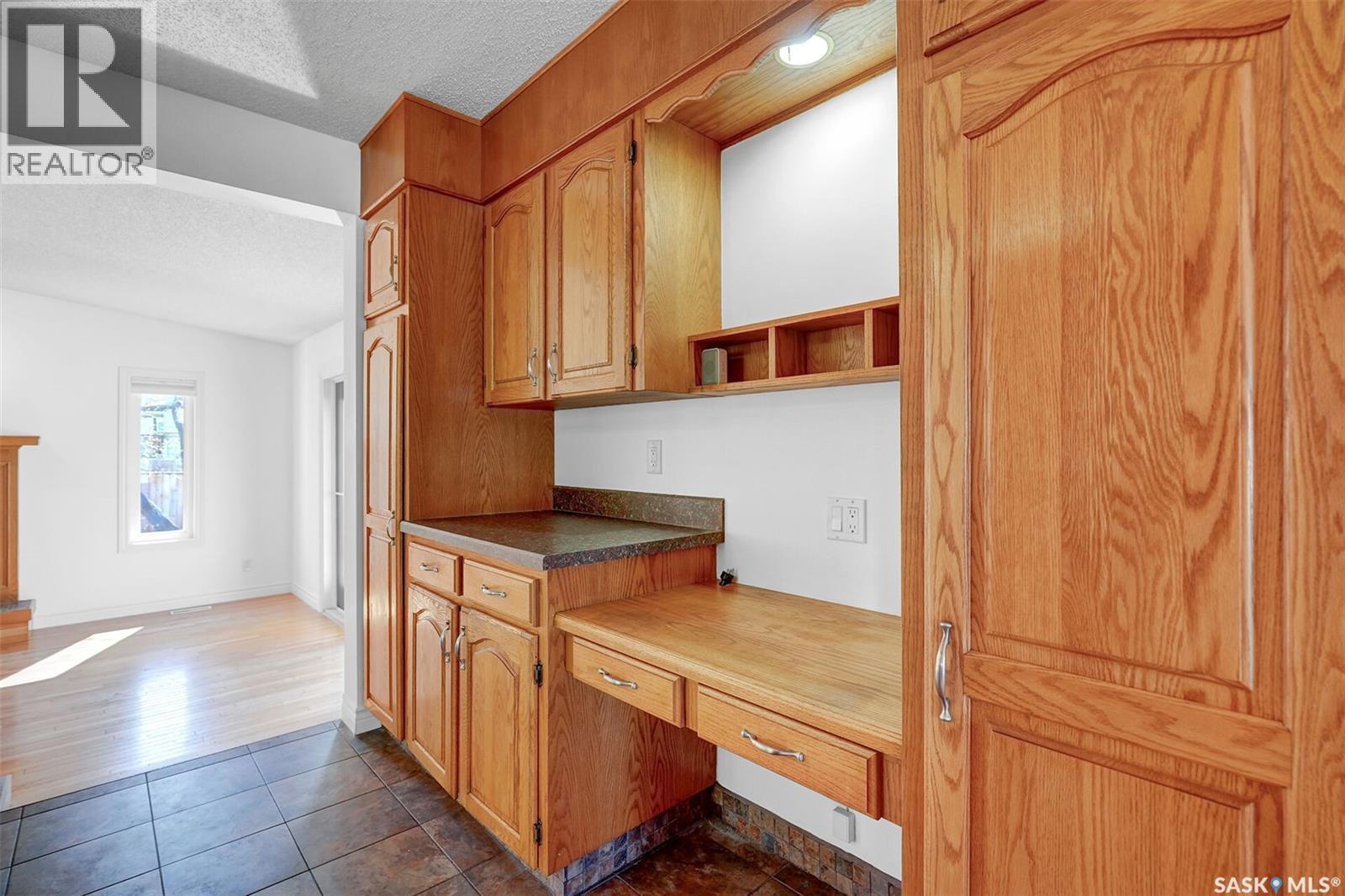 2419 Glamis Place E, Regina, SK - Indoor