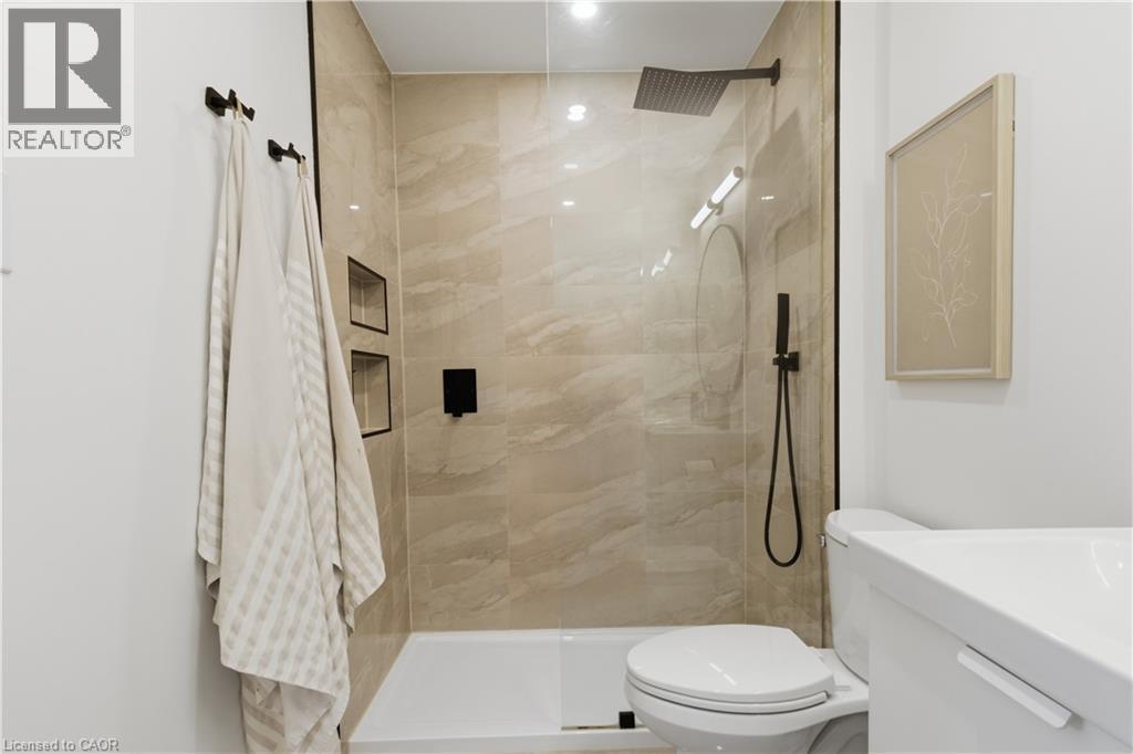 5 Bradbury Crescent, Paris, ON - Indoor Photo Showing Bathroom