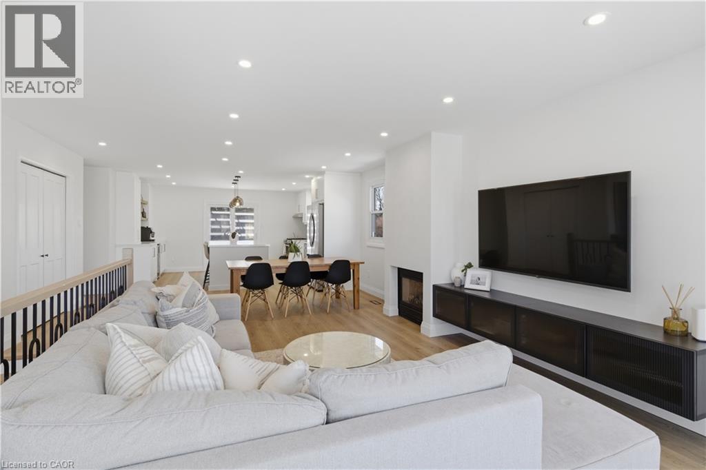 5 Bradbury Crescent, Paris, ON - Indoor Photo Showing Living Room