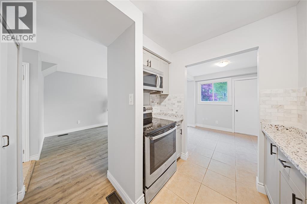 183 Bedford Crescent, Sarnia, ON - Indoor Photo Showing Kitchen
