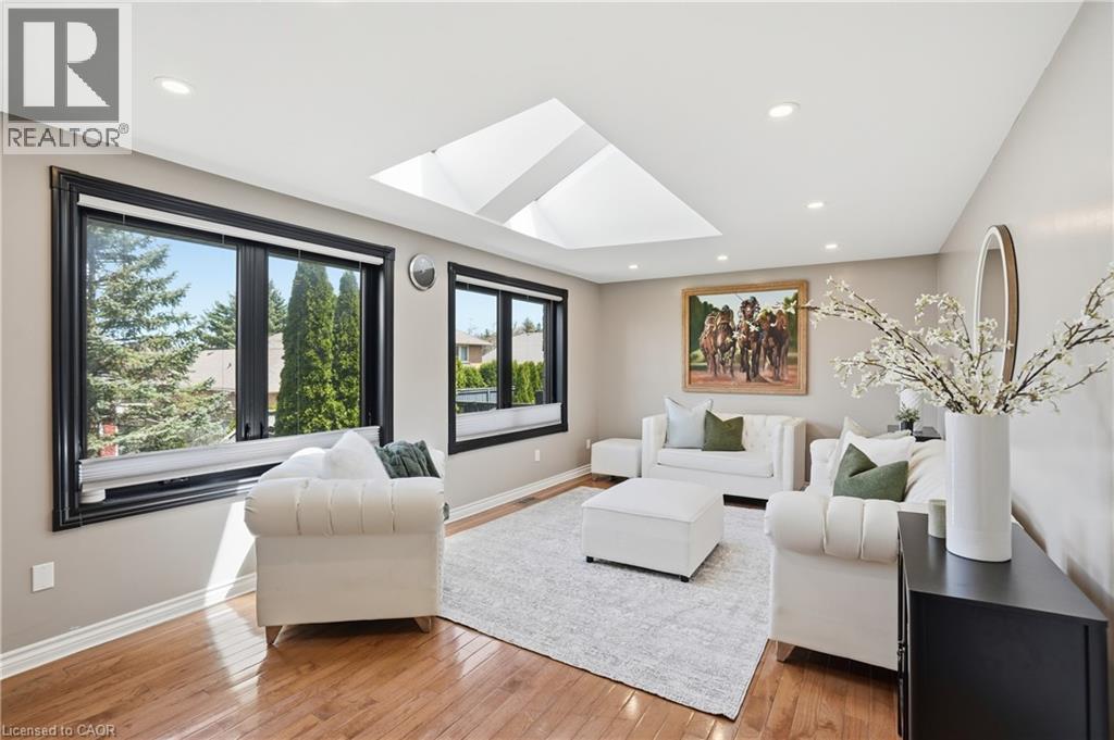 176 Albion Falls Boulevard, Hamilton, ON - Indoor Photo Showing Living Room