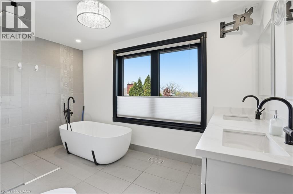 176 Albion Falls Boulevard, Hamilton, ON - Indoor Photo Showing Bathroom