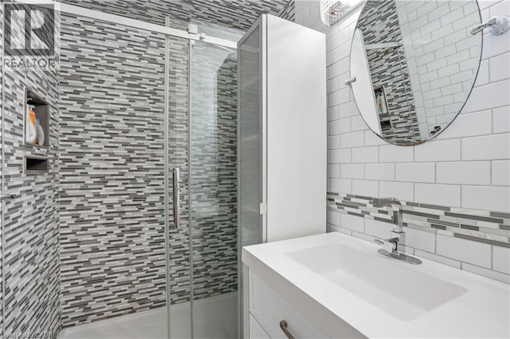 176 Albion Falls Boulevard, Hamilton, ON - Indoor Photo Showing Bathroom