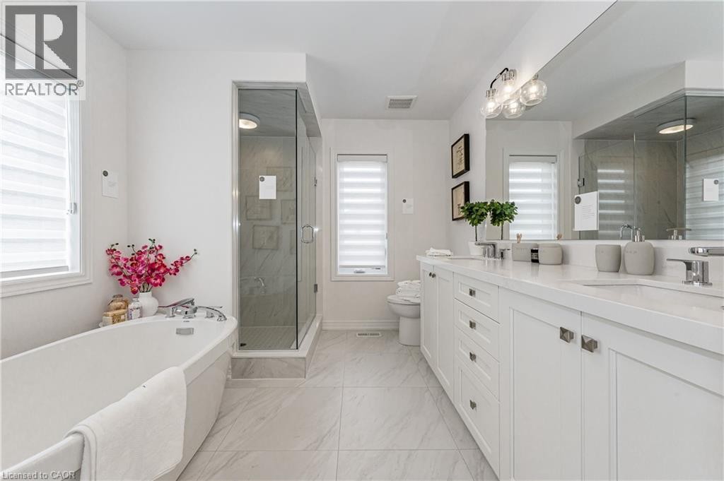 11 William Dunlop Street, Kitchener, ON - Indoor Photo Showing Bathroom
