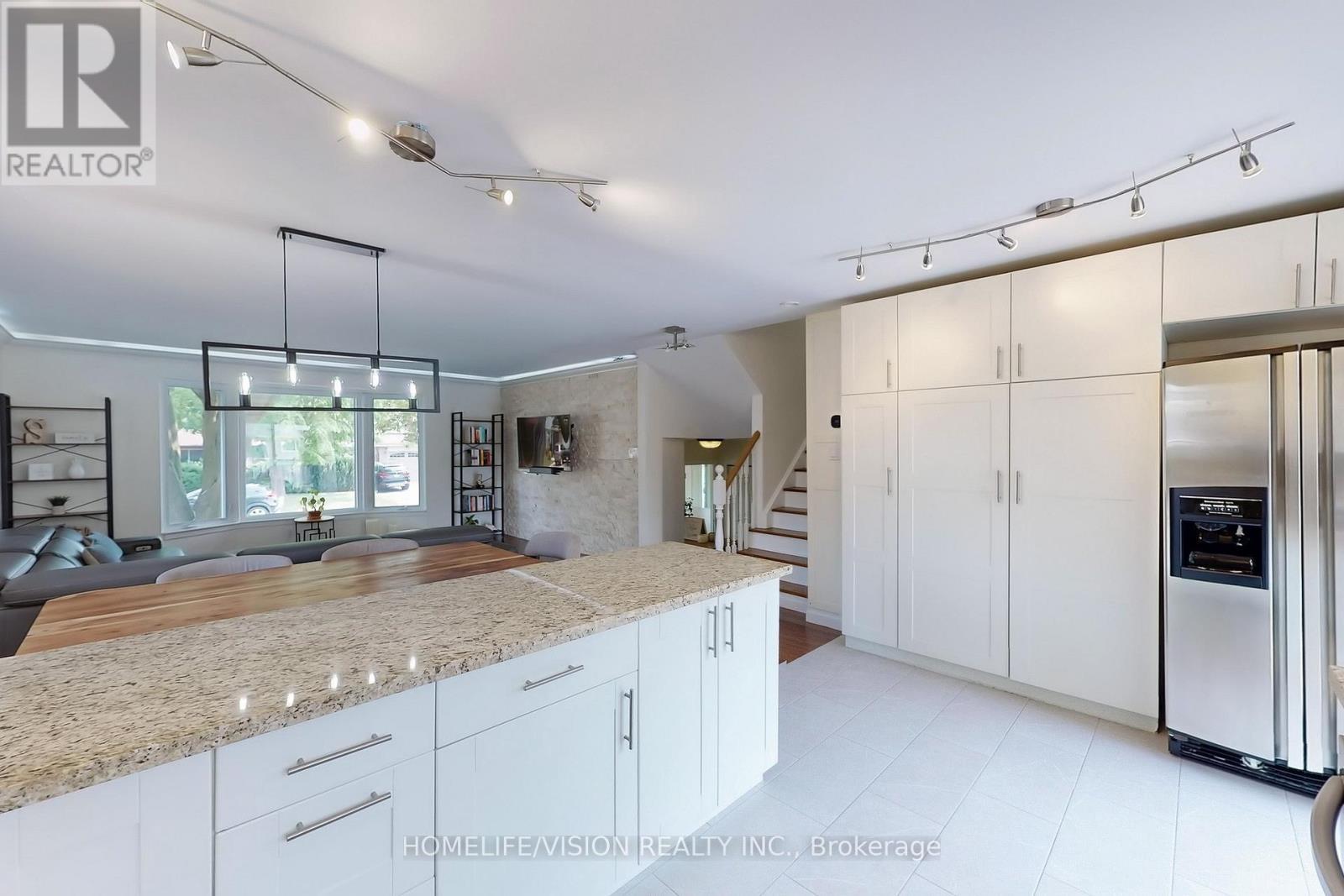 16 Palgrave Crescent, Brampton, ON - Indoor Photo Showing Kitchen