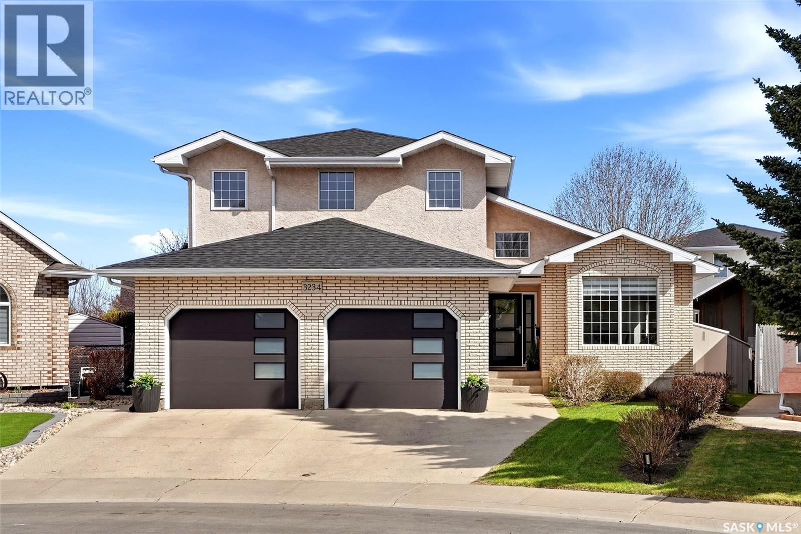 3234 Peyson Bay E, Regina, SK - Outdoor With Facade