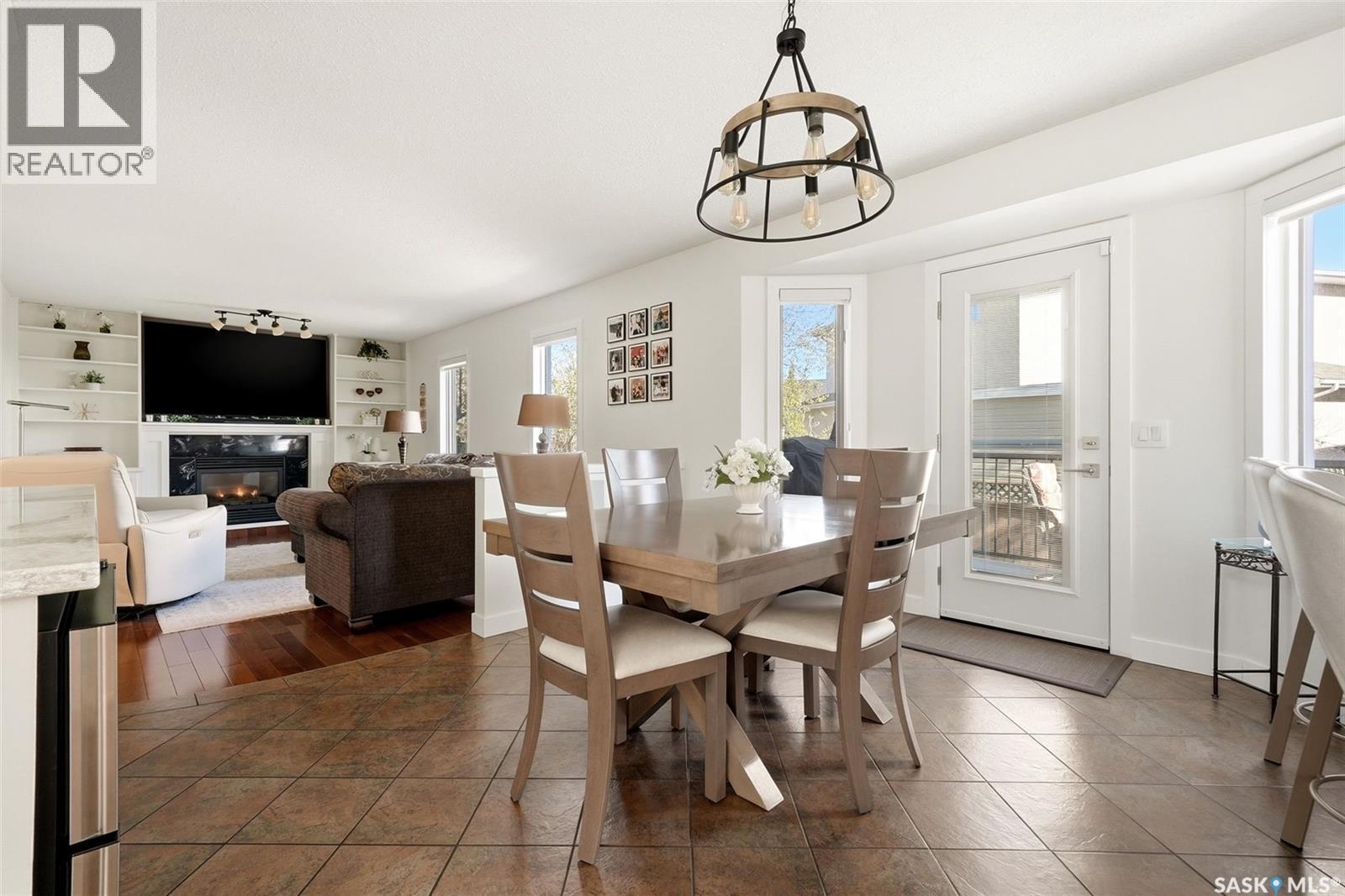 3234 Peyson Bay E, Regina, SK - Indoor Photo Showing Dining Room