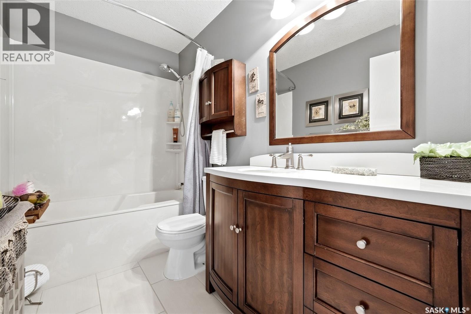 3234 Peyson Bay E, Regina, SK - Indoor Photo Showing Bathroom