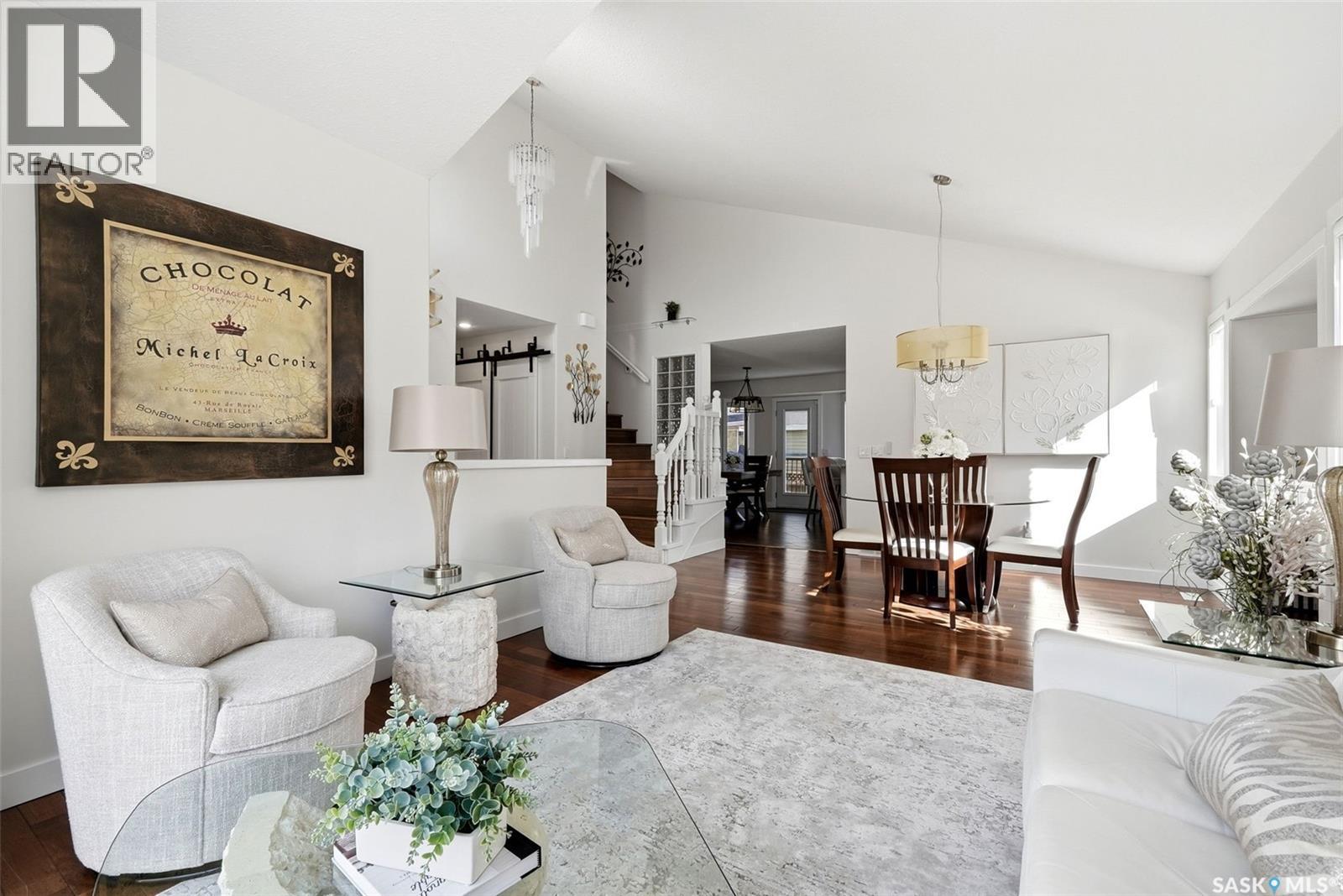 3234 Peyson Bay E, Regina, SK - Indoor Photo Showing Living Room