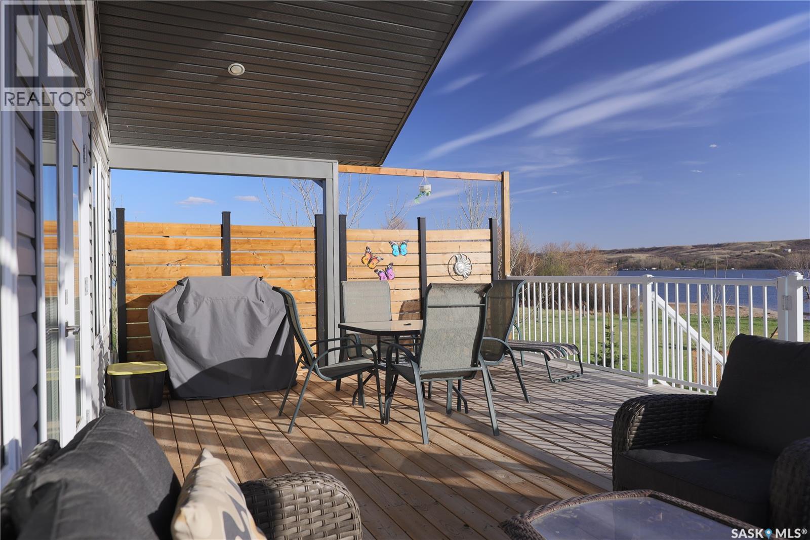 48 1200 North Shore Land, Buffalo Pound Lake, SK - Indoor Photo Showing Living Room