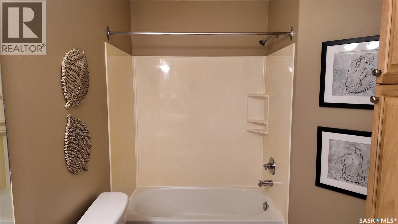 E 4128 Buckingham Drive, Regina, SK - Indoor Photo Showing Bathroom